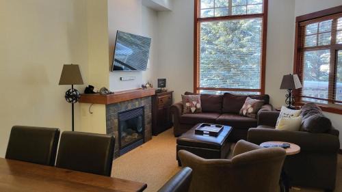 Sun Peaks Apartment | Settlers Crossing #41 by Bear Country