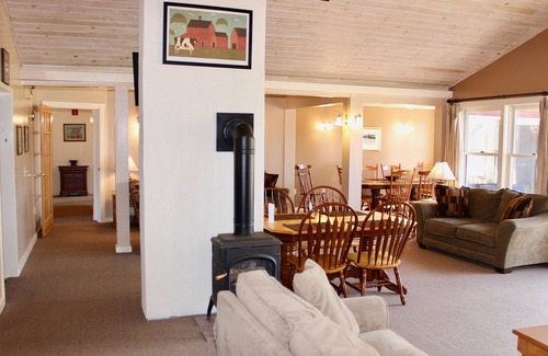 Jeffersonville House | Seven-Bedroom Mansfield House near Smuggler's Notch