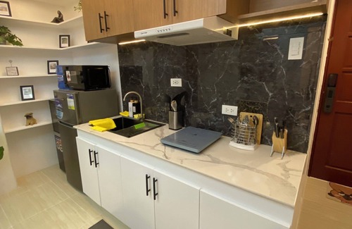 Basak Apartment | Seven-Eleven Inn - Stylish Fully Furnished 1-Bedroom Apartment in Mactan Island