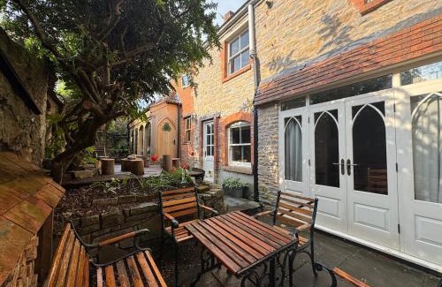 Glastonbury Apartment | Seven Sisters and Oak House