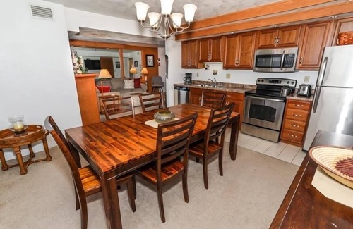 Champion Condo | Seven Springs Stoneridge 3 Bedroom Standard Condo, Mountain Views! by RedAwning