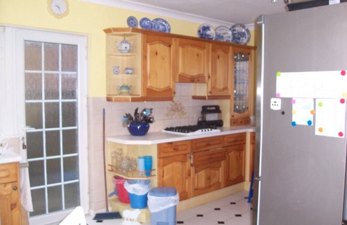 Baglan House | Sha's Pad, BOOKING BY ROOM, ROOM 3, SINGLE - shared shower room with 1 other