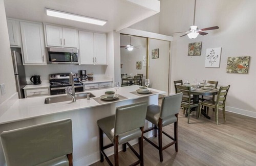 Ivey Ranch - Rancho Del Oro Apartment | Shabby Chic Oceanside 2 Bedroom Serviced Apartment