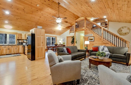 Blairs Mills Cabin | SHADE MOUNTAIN RETREAT ★ CEDAR BARREL SAUNA & HOT TUB! ★ 28 ACRES ★ SLEEPS 20