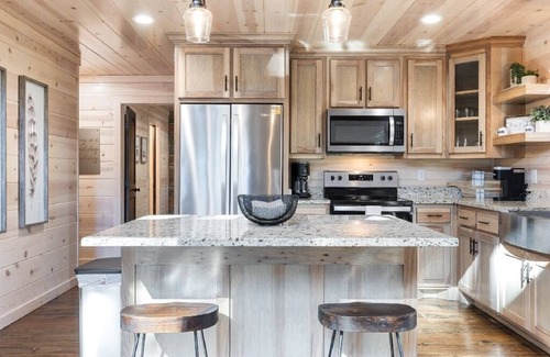 Golden Cabin | Shadow Dancer 🌊 Creek Lot Cabin: 🎮 Games, 🤸 Playset, 🔥 Hot Tub, & More!