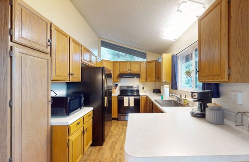 Shadow Mountain House | Shadow Mountain Village Escape | 2 Living Areas, Deck & Yard | Walk to Trail