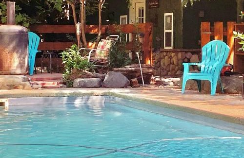 Miramonte House | Shady Creekside Cabin