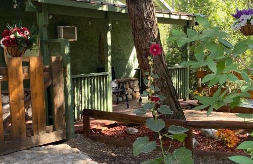 Miramonte House | Shady Creekside Cabin