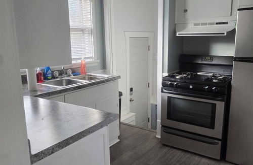 Redfield House | Shady Lane Cottage is a nice 2-bedroom house with AC in charming Redfield.