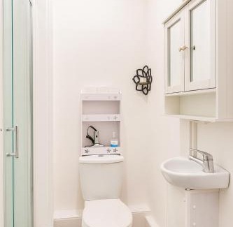 Seven Sisters Bed & Breakfast | Shalom Stay London