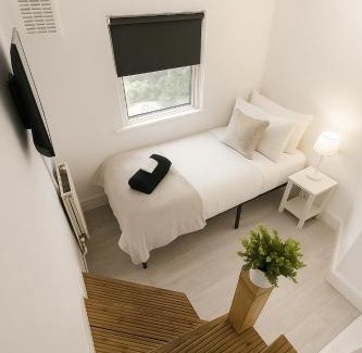 Seven Sisters Bed & Breakfast | Shalom Stay London