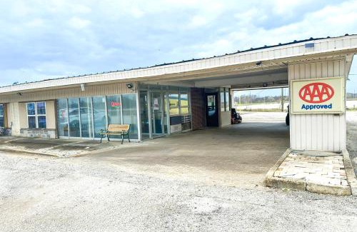 Marked Tree Hotel | Shamrock Kings Inn By OYO Marked Tree I-555