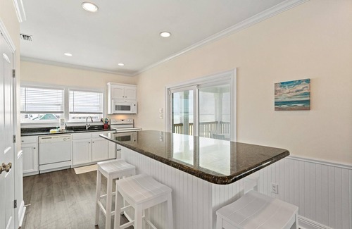 Dauphin Island House | Shamrock Shores - Gulf-front 6 Bedroom Beach House, 2 kitchens, Pet-Friendly