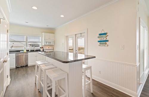 Dauphin Island House | Shamrock Shores - Gulf-front 6 Bedroom Beach House, 2 kitchens, Pet-Friendly