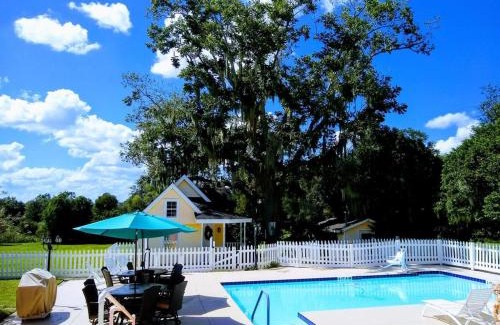 Weirsdale Bed & Breakfast | Shamrock Thistle & Crown B&B