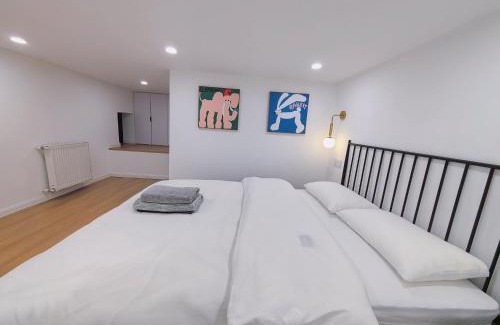 Huaihai Road Commercial Area Apartment | Shanghai Hills & ZINN City Loft Near Metro Line 1 Changshu Rd and Close to Tianzi Fang