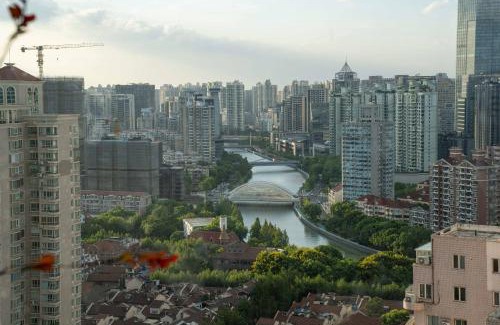Downtown Shanghai Apartment | Shanghai Yi Du B&B - Near Nanjing West Road commercial district, 350 walk from the Natural History Museum subway