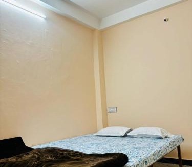 Ujjain House | Shanti Home Stay family villa