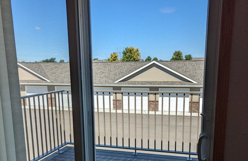 North Mankato Apartment | Shared apartment, queen air mattress