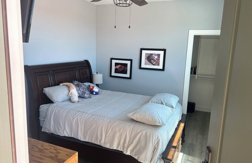 Kanab Bed & Breakfast | Shared space with owners. 2 bedroom and bath, swim spa, golf green,great views.
