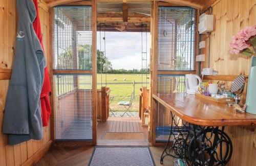 Longford House | Sharon's Shepherd Hut