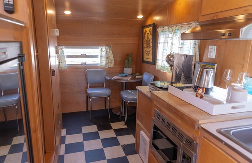 Yucca Valley House | Shasta Trailer: Vintage Charm, Modern Comfort Pool
