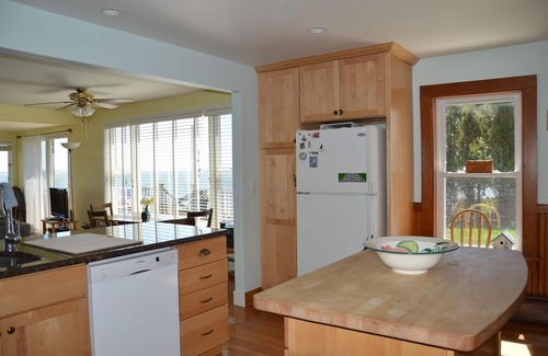 Spruce Head House | She sells seashells by the seashore.