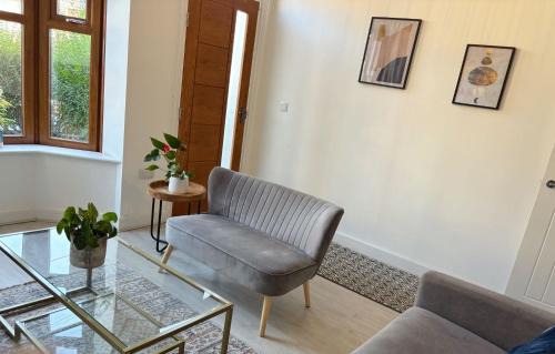 Hillsborough House | Sheffield 3-bedroom house with free street parking