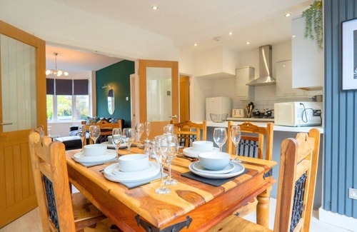 Bloxwich House | Sheldon House 3 bedrooms Next to the Airport, NEC & Resorts World