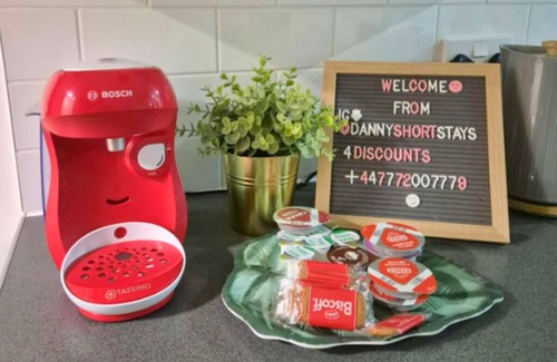 Bloxwich House | Sheldon House 3 bedrooms Next to the Airport, NEC & Resorts World