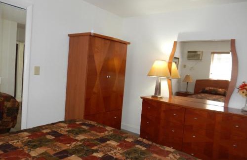 Hollywood Lakes Hotel | Shell Motel Hollywood