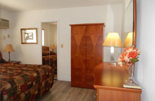 Hollywood Lakes Hotel | Shell Motel Hollywood