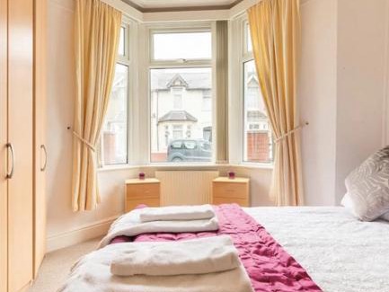 Porthcawl Apartment | Shelley’s Seaside Stay (Garden/Double Drive)