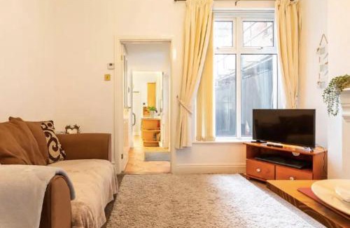 Porthcawl Apartment | Shelley’s Seaside Stay (Garden/Double Drive)