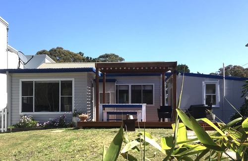 Shellharbour House | Shellharbour Beach Cottage-1 min walk to Flags - 10min walk to Shellcove-REDUCED