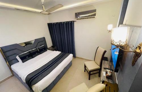 F-8 Sector House | Shelton Crossroad