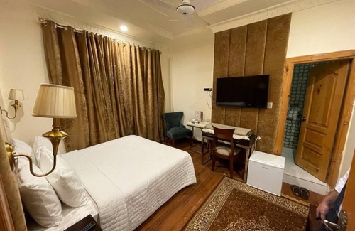 Khyber Pakhtunkhwa Hotel | Shelton Hotel Kumrat