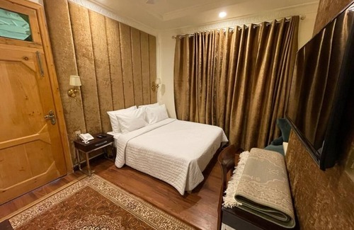 Khyber Pakhtunkhwa Hotel | Shelton Hotel Kumrat