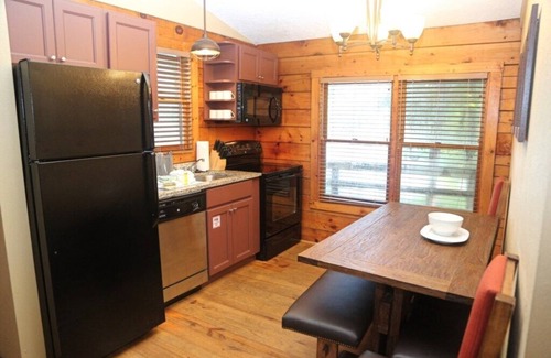 Gordonsville Cabin | Shenandoah Crossing™ - Gordonsville- 2 Bedroom Resort Cabin