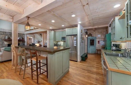 Black Mountain House | Shenandoah | Montreat Cabin with Screened Porch & Deck with Sweeping Views!