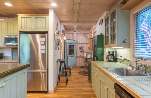 Black Mountain House | Shenandoah | Montreat Cabin with Screened Porch & Deck with Sweeping Views!