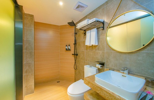 Buji Hotel | Shenzhen East Railway And Buji Subway Station Ranch Hotel