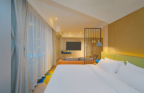 Buji Hotel | Shenzhen East Railway And Buji Subway Station Ranch Hotel