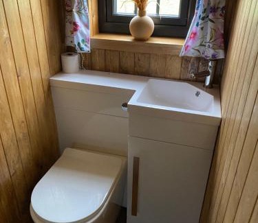 Ewhurst Green Apartment | Shepherd Hut Lodge on Farm Waterside Goodwin Farm