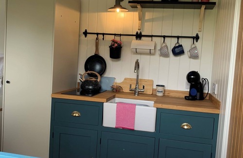 Saint Kew Apartment | Shepherd Hut Near Wadebridge, Port Isaac the the Sandy Beaches of Polzeath