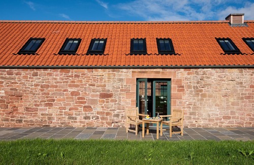 Haddington Apartment | SHEPHERD'S BOTHY AT PAPPLE STEADING - a luxury bolthole for 2 close to East Lothian's outstanding co