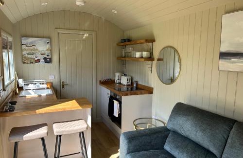 Ashby cum Fenby Apartment | Shepherd's Huts at Hall Farm