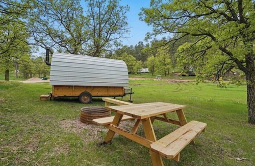 Hermosa House | Shepherd's Wagon #3 Near Mt. Rushmore