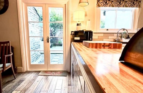 Wormholt and White City House | Shepherds Bush 3 bedroom Town House W12