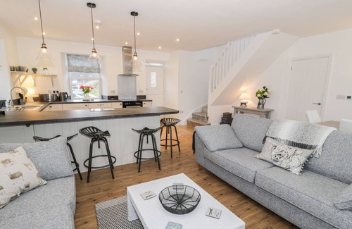 Rothbury Cottage | SHEPHERDS COTTAGE, pet friendly in Rothbury